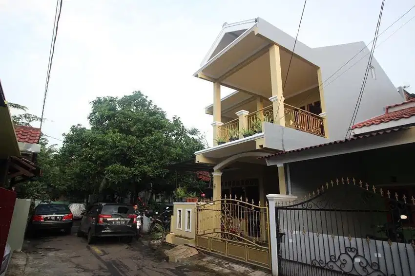 Dijual Rumah 2,5 Lantai DalamCluster Puri gading Dekat Tol Jatiwarna