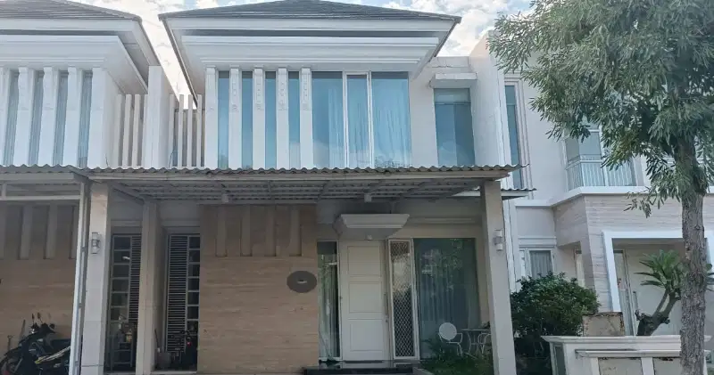 Rumah Murah  dan Terawat Di Palm Beach Pakuwon City
