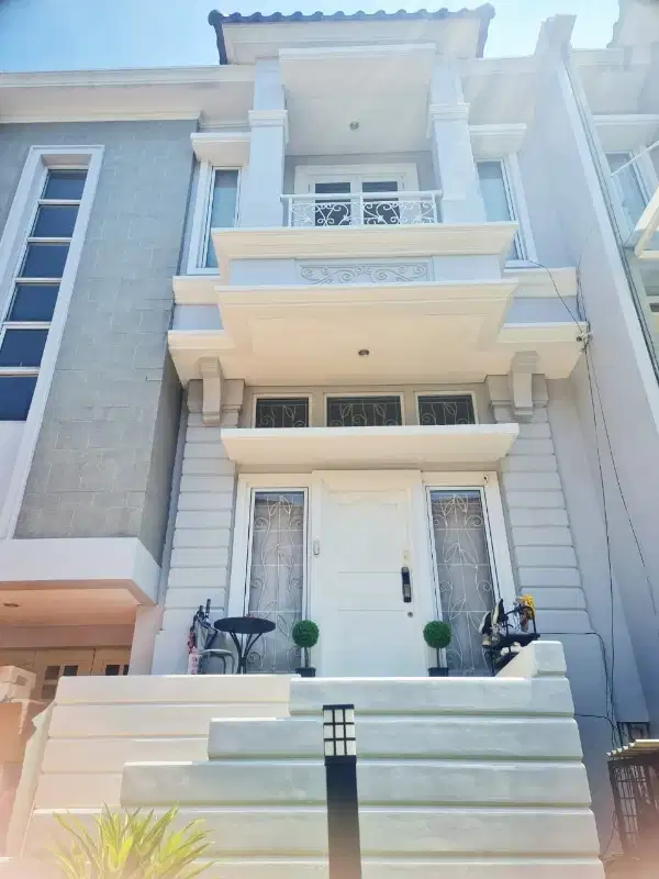 JUAL RUMAH 3½ LANTAI FULL FURNISHED DI ELISTA VILLAGE GADING SERPONG