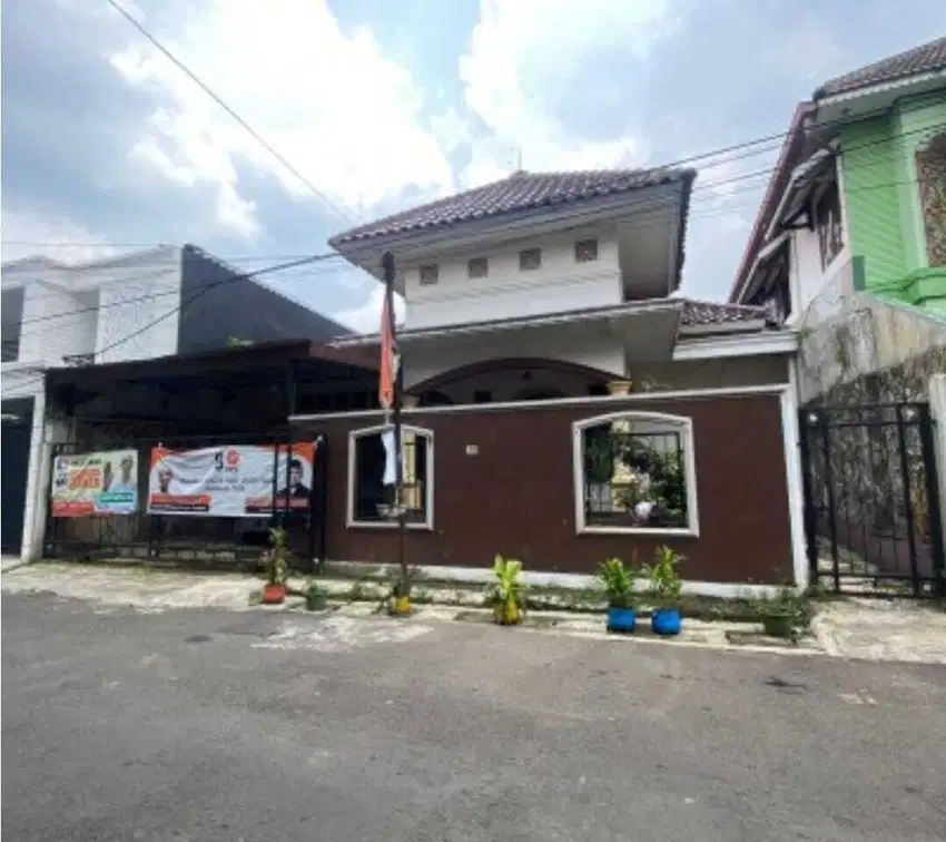 Dijual rumah via lelang dengan kamar tidur 5 kamar mandi 3