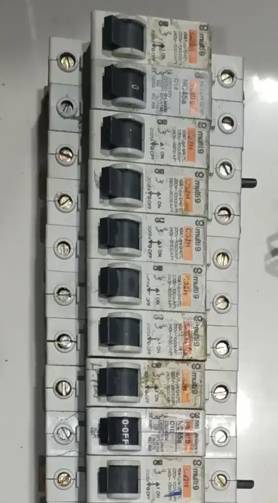 MCB Multi9 C32H/10A/220-240V Harga Satuan Total 19 Pcs