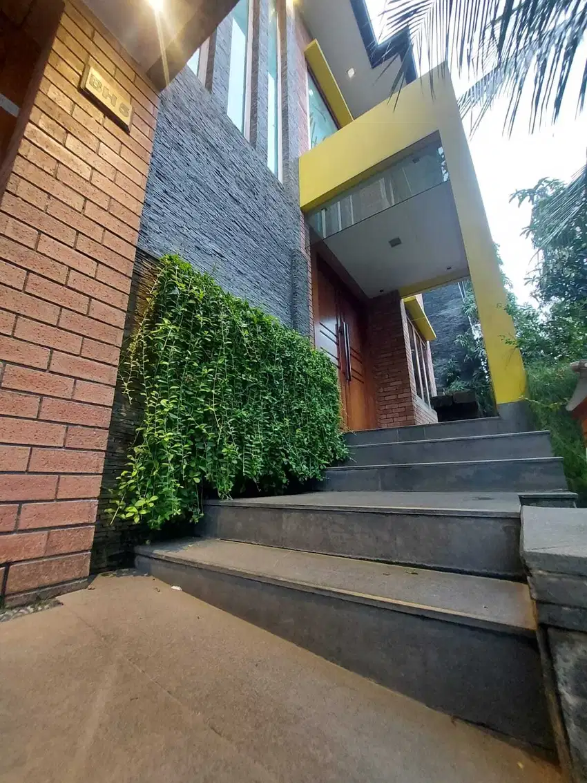 Dijual Rumah Mewah Minimalis 2 lantai diBukit Gading Mediterania