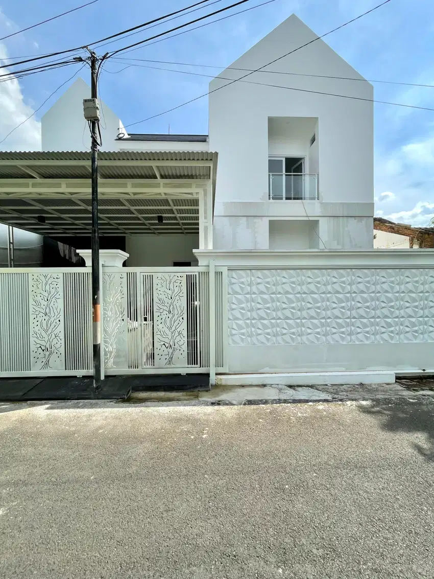 TURUN HARGA Rumah second siap huni dalam komplek Cipinang indah 1