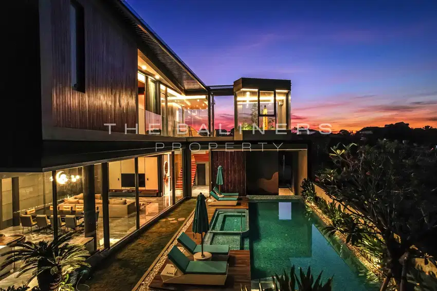 MAJESTIC UMALAS VILLA: A HARMONIOUS BLEND OF LUXURY AND TRANQUILITY