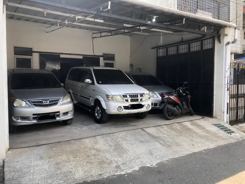 Rumah /pabrik konveksi 2 lantai di jl Pejagalan 5, jakarta barat