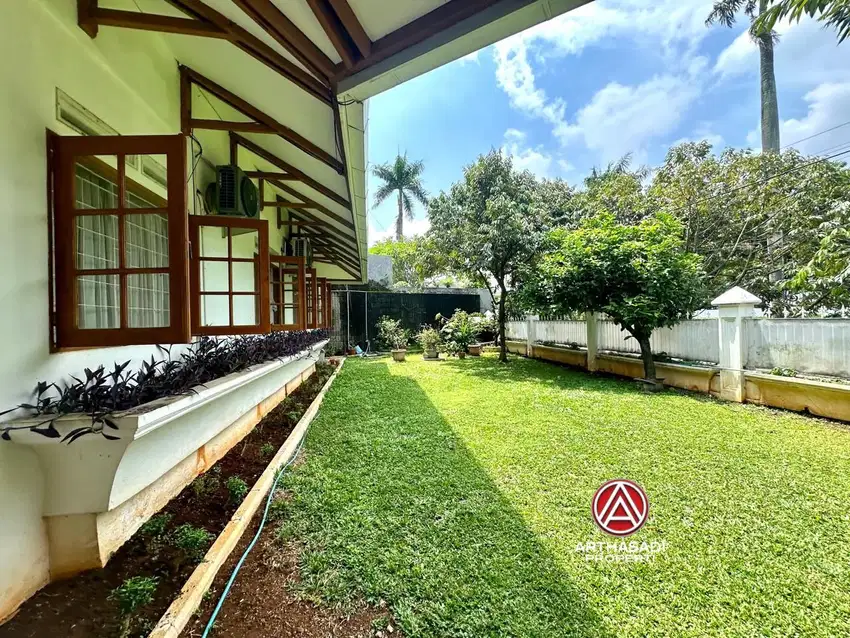 RUMAH DALAM KOMPLEK YANG ASRI DAN SIAP HUNI