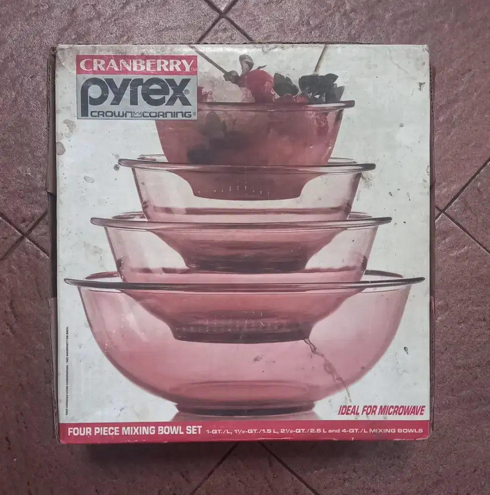 Mangkok Pyrex Vintage Set Warna Cranberry-Tahun 1980an buatan USA.