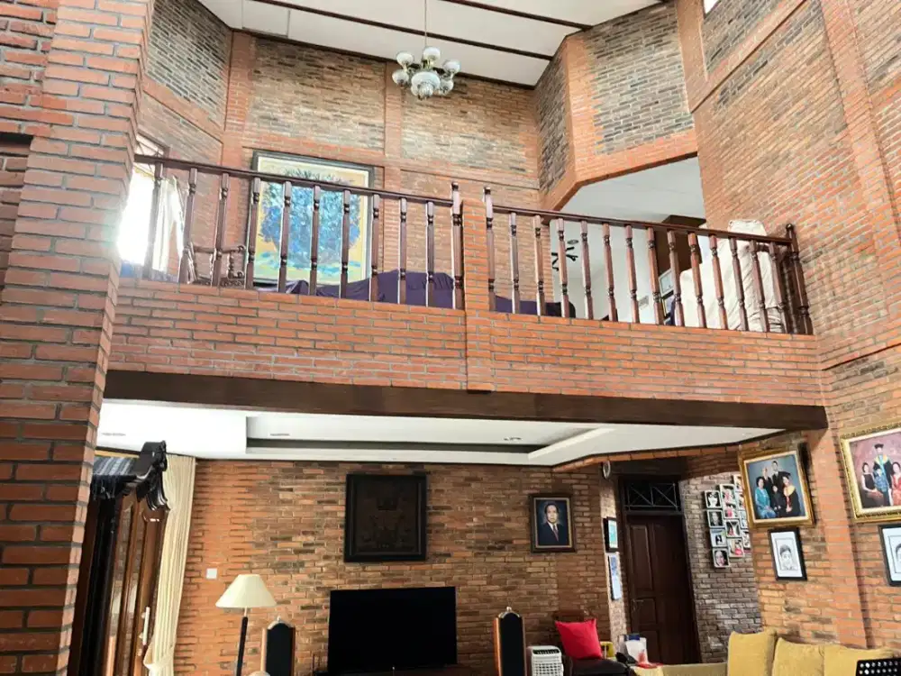 HOT SALE!!!RUMAH HOMMY MEWAH LOKASI STRATEGIS AMAN DAN NYAMAN