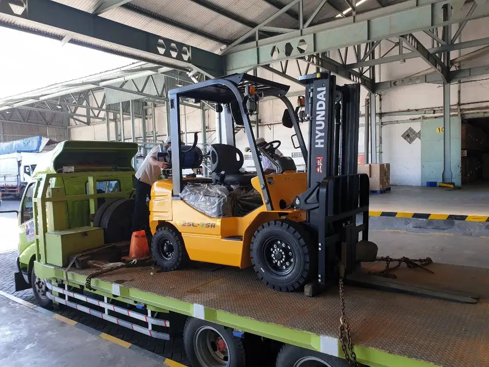 FORKLIFT HYUNDAI 25L - 7SA KONDISI BARU