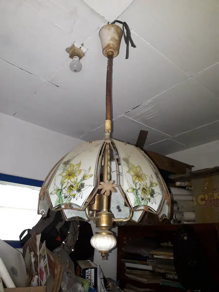 Lampu gantung jadul dan antik