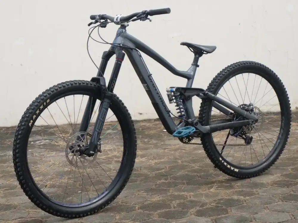 Sepeda gunung mtb downhill dartmoor thunderbird enduro 29er