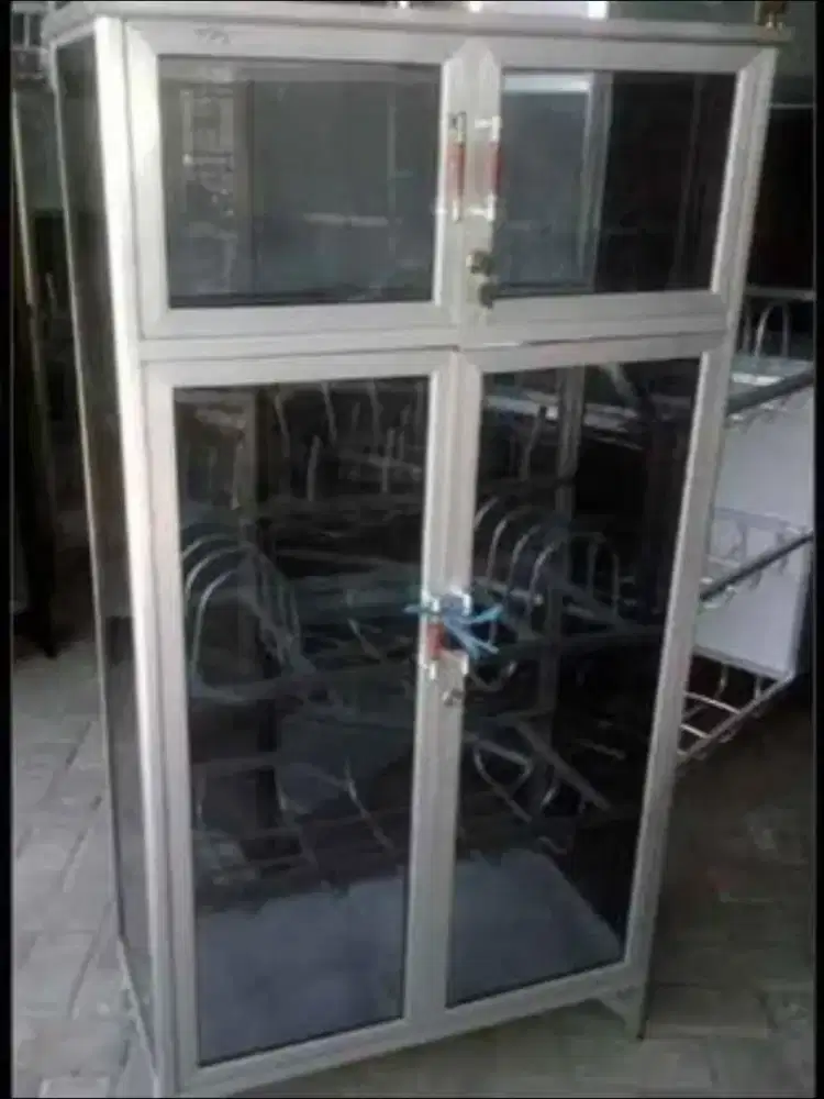 Rak Piring Aluminium 4 Pintu Frame Putih Kaca Riben 74-137