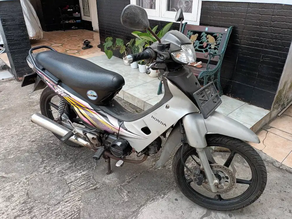 DIJUAL MOTOR HONDA SUPRA FIT 2004