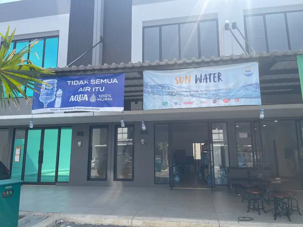 Kurir dan angkat galon