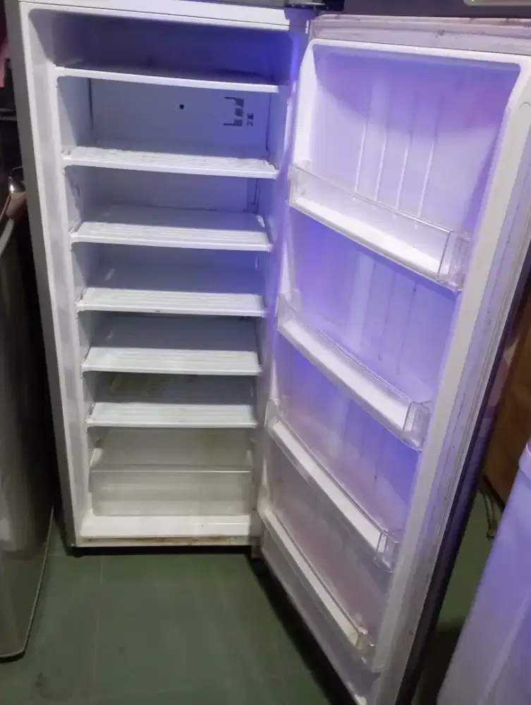 Freezer 6 rak merek lg masih normal minat wa