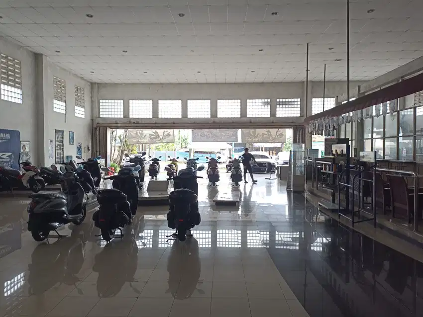 Disewakan Bangunan Ex Showroom di Pamulang Dekat Richeese Factory