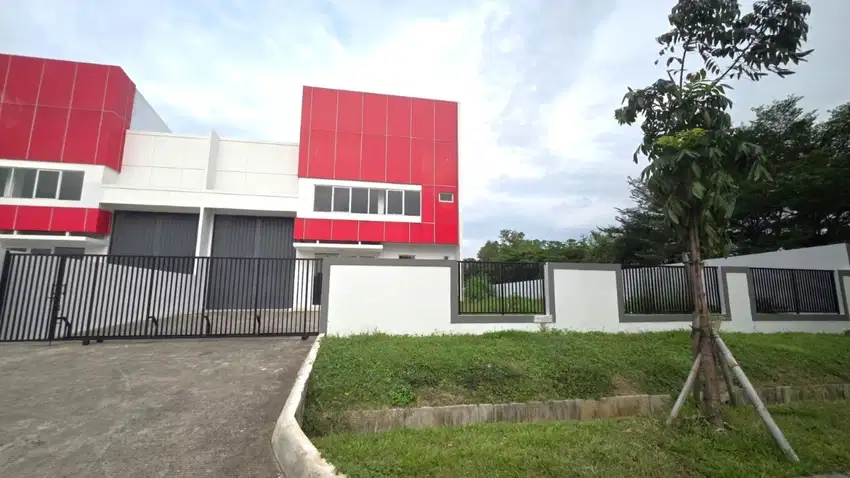 Gudang Three In One Building Posisi Hoek di Kawasan Industri Jababeka