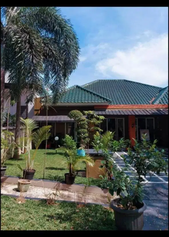 RUMAH BAGUS 2LT SEMIFURNIS SIAPHUNI BISA NEGO BUKIT GOLF HIJAU SENTUL