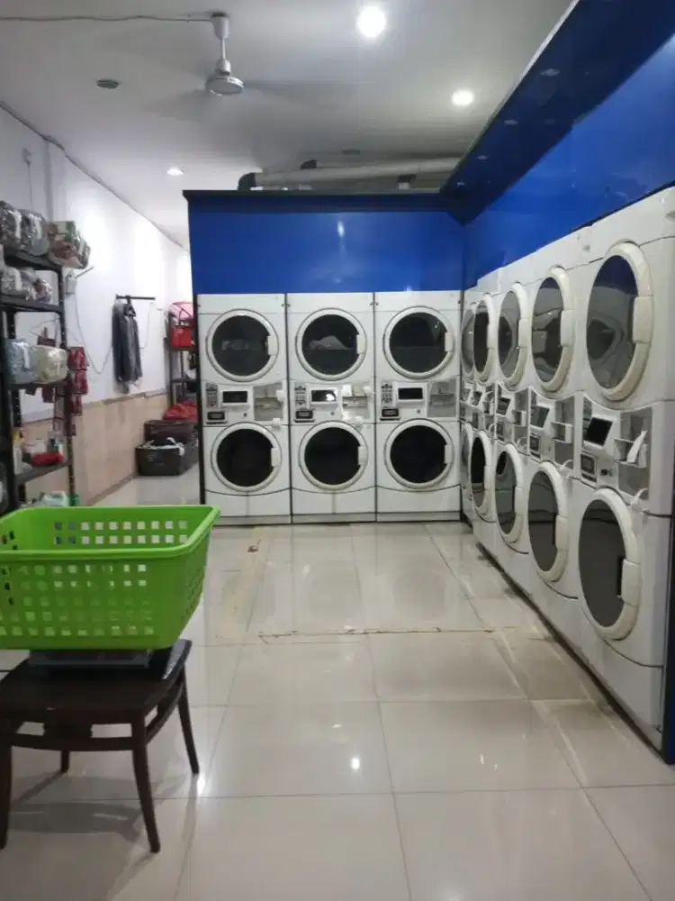 Karyawati Laundry di Gading Serpong