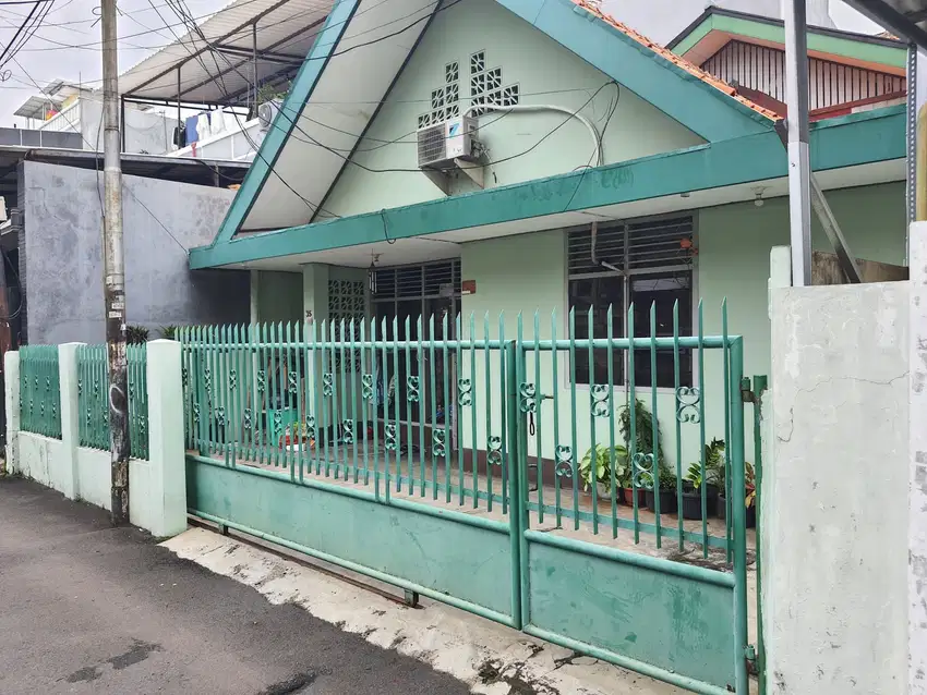 WTS / Dijual Rumah Siap Huni di Jalan Dr Semeru, Jakarta Barat