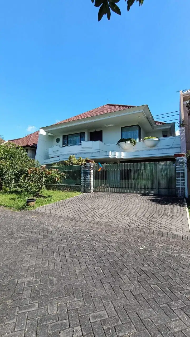 Dijual Rumah Mewah Terawat di Araya Boulevard, Blimbing Malang