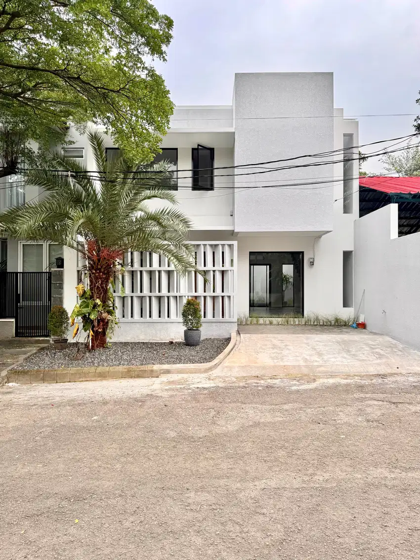 Diual Rumah Baru Dalam Komplek di Wilayah Cirendeu