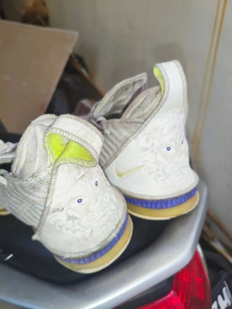 Sepatu Basket Bekas - Leborn 16 X Buzz Lightyear