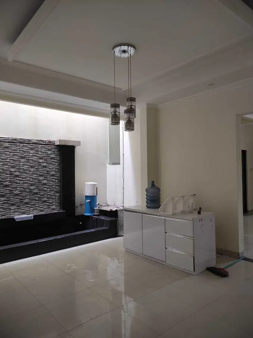 Rumah siap huni 2 lantai sudah shm di cluster arana harapan indah 2