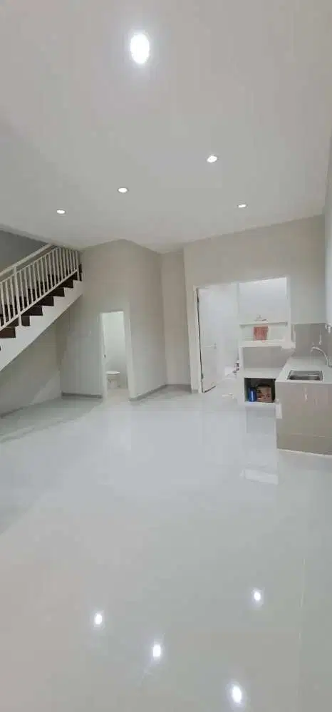Jual rumah baru gress 2 lantai kutisari indah