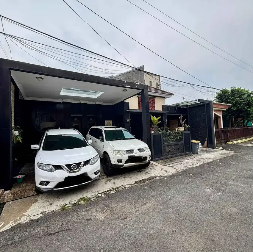 Rumah 2 Lt cantik di Komplek PP Jl. Ngesrep Barat III, Srondol Kulon