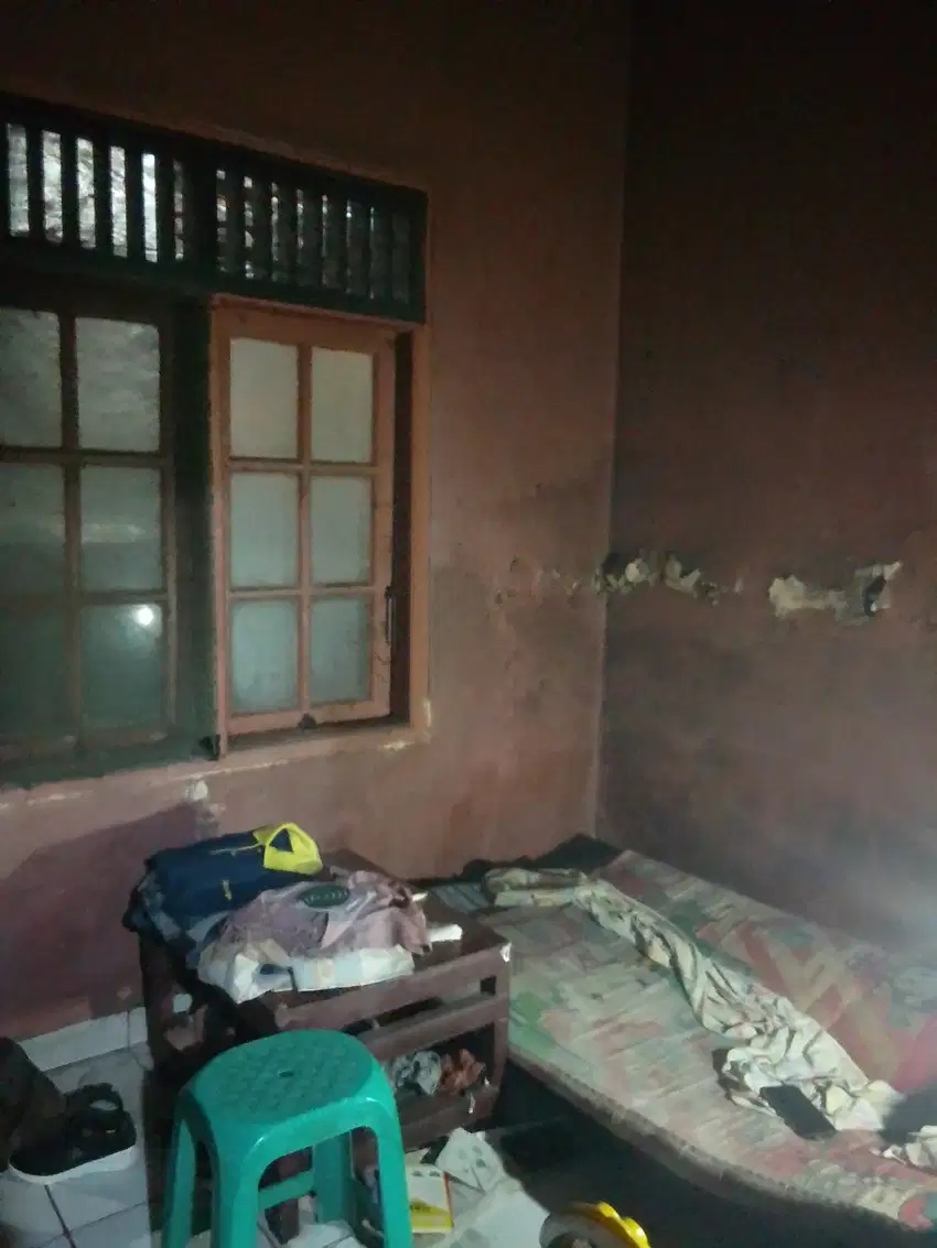 Rumah tua di area Koja Jakarta Utara ,cocok untuk usaha dijalan utama