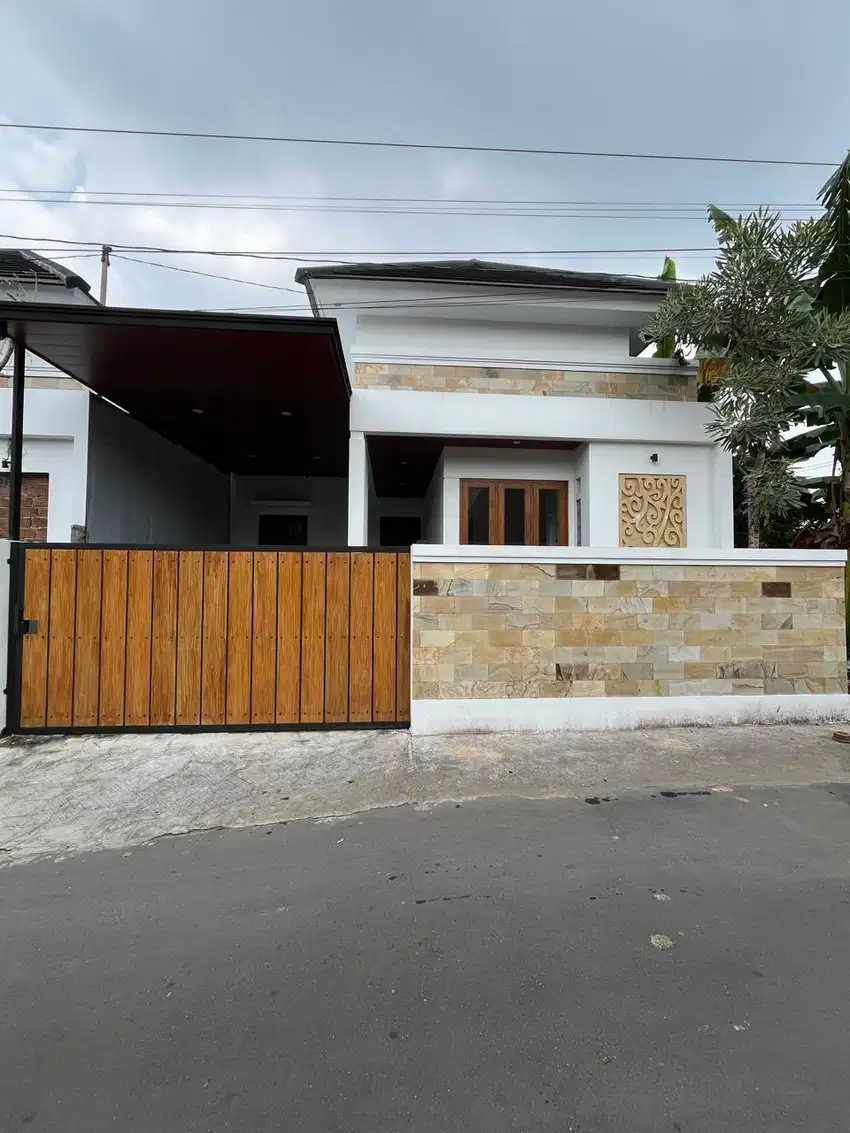 RUMAH BARU PUTIH LIMASAN MODERN - BERKUALITAS DI JALAN KALIURANG KM 13