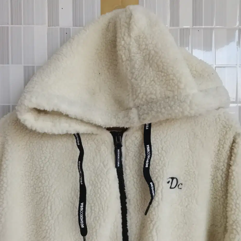 795. HOODIE SHERPA DC HOUSE BOXY SIZW XXXL WARNA PUTIH   PRELOVED