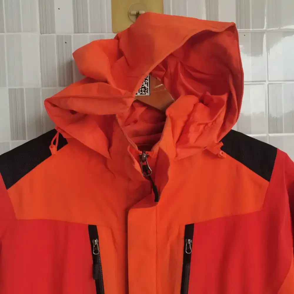 793. JAKET GUNUNG KOLPING GROPCORE WARNA ORANGE ANTI AIR SIZE XL