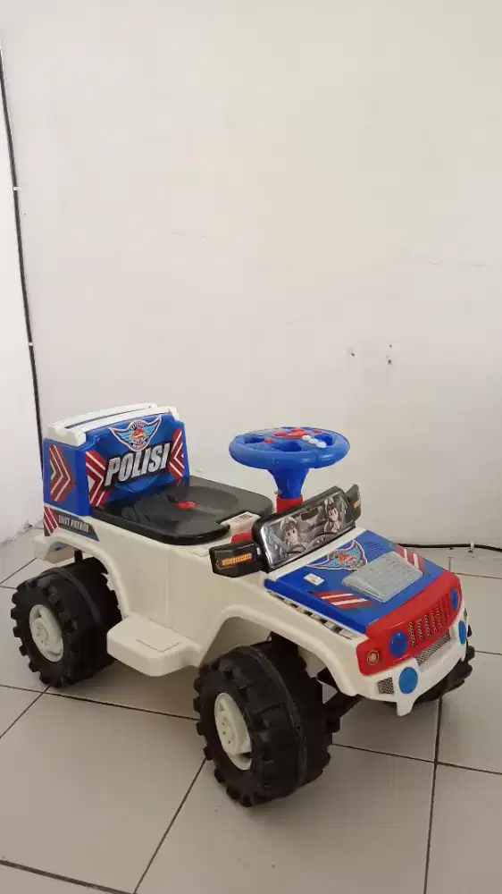 Mobil mobilan dan tunggangan rusa