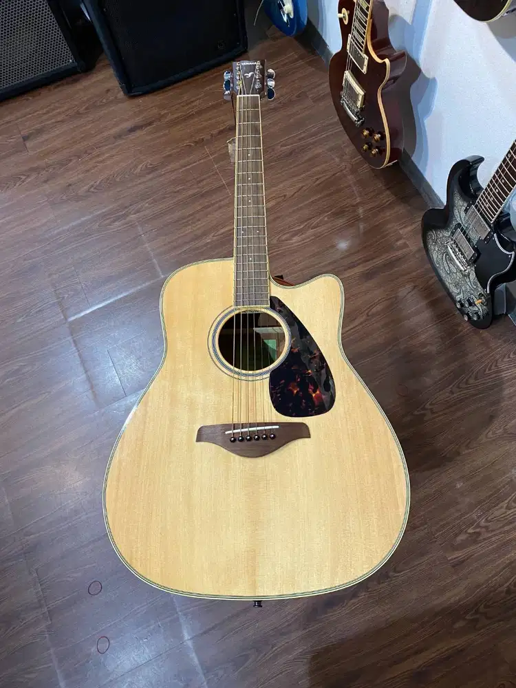Acoustic Elektrik Yamaha FGX820C Solid Top Cutaway