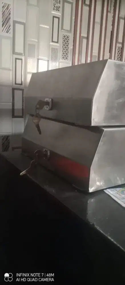 WADAH TISU OFFICE STAINLESS ADA KUNCI HARGA SATUAN