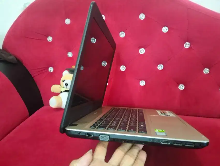 Asus x441ub core i3 GEN 7 RAM 4 ddr4 SSD 255+Nvidia mx110 joaa
