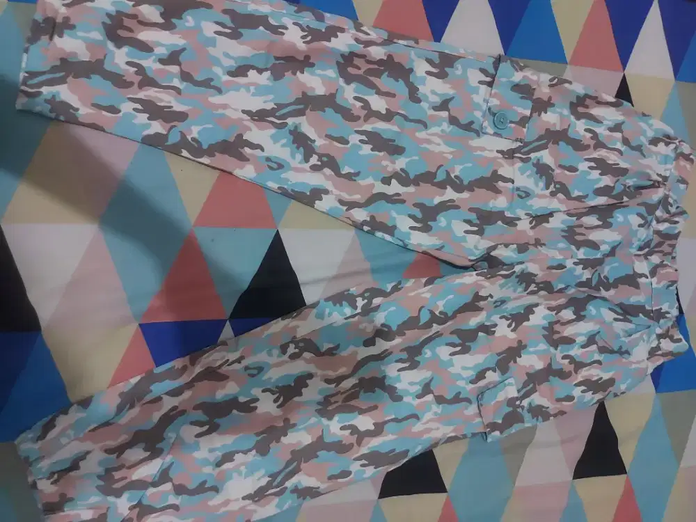 Celana loreng loreng