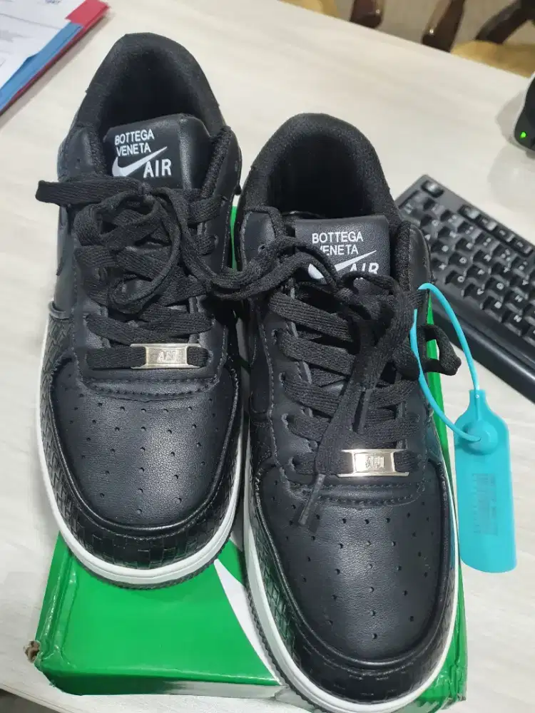 Bottega veneta black, size 40