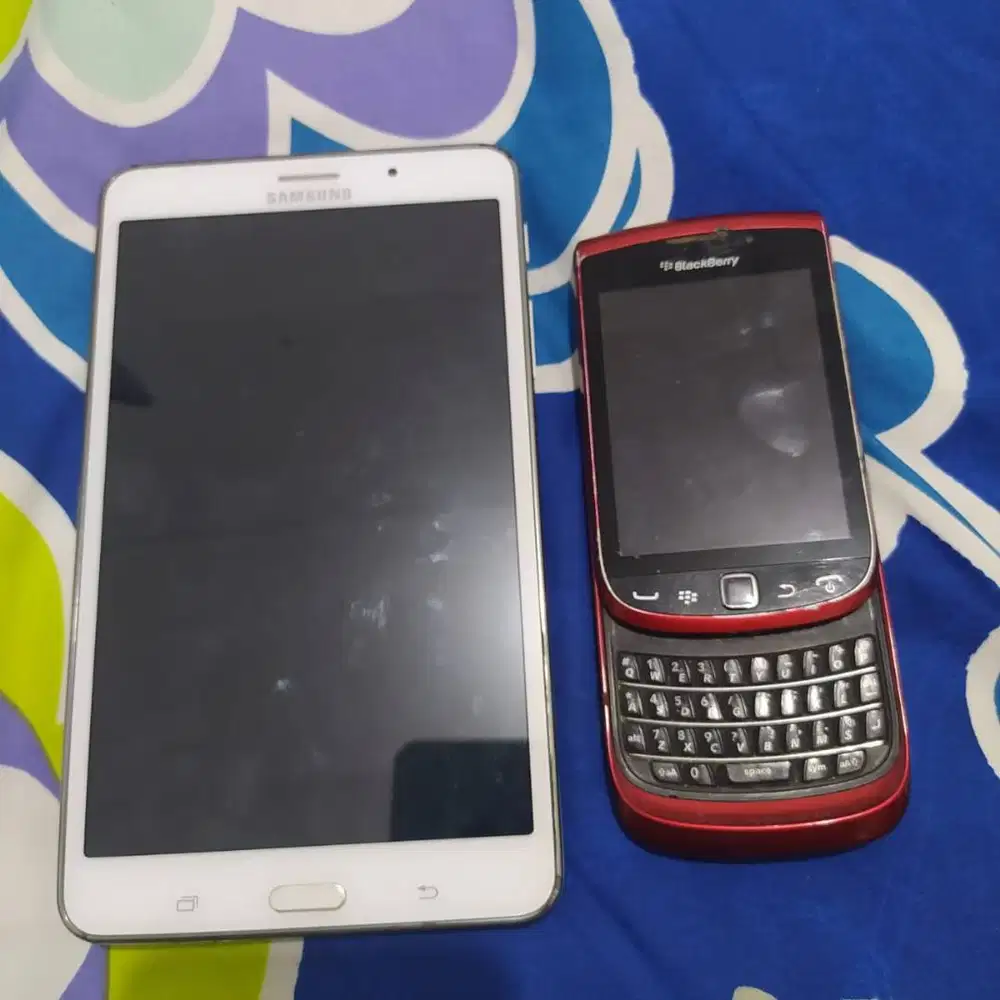 dijual murah 2 hp rusak Samsung tab 4 dan hp blackberry torch
