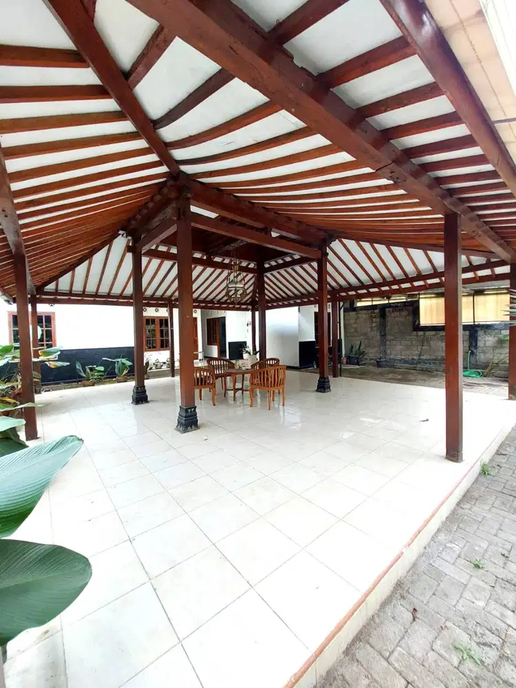 Villa dengan Pendopo di Area Sejuk Pakem