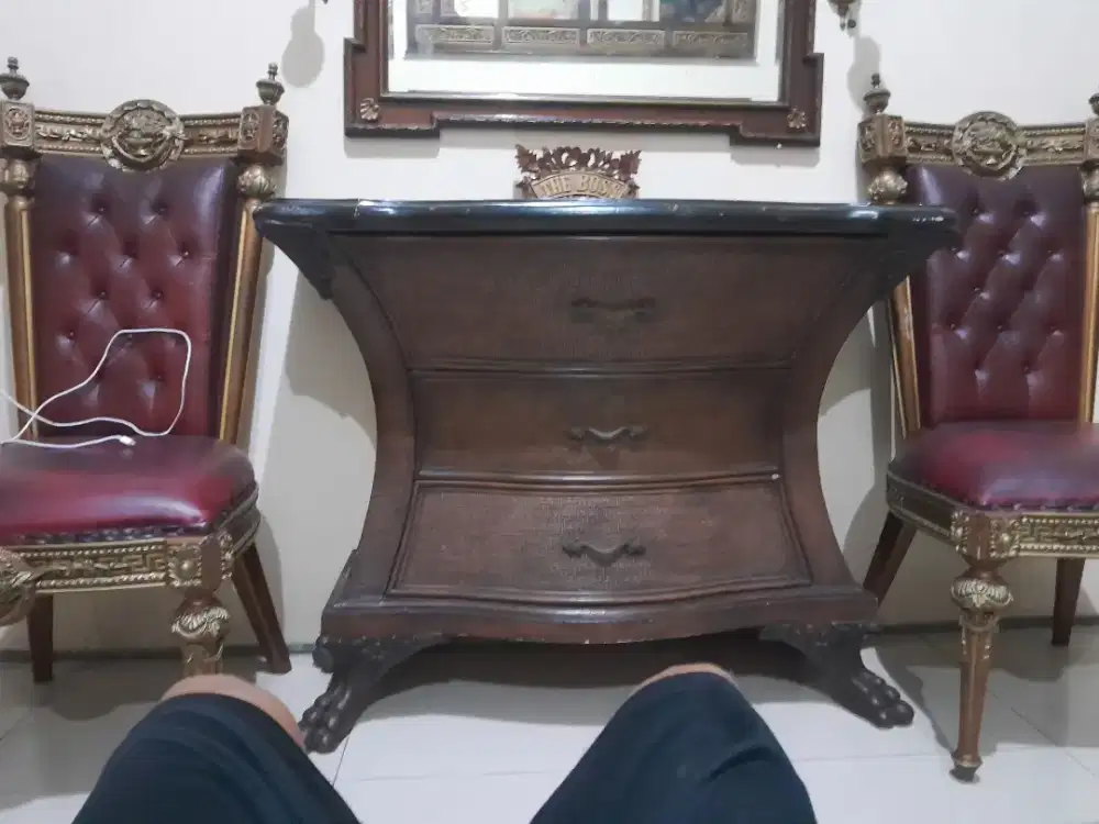 Kursi dan meja konsol plus cermin