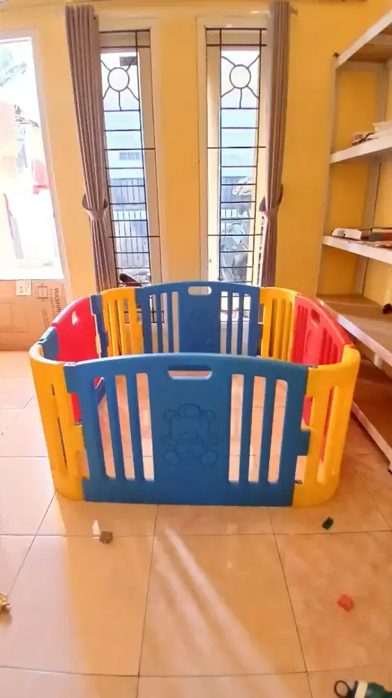 Pagar mainan anak-anak