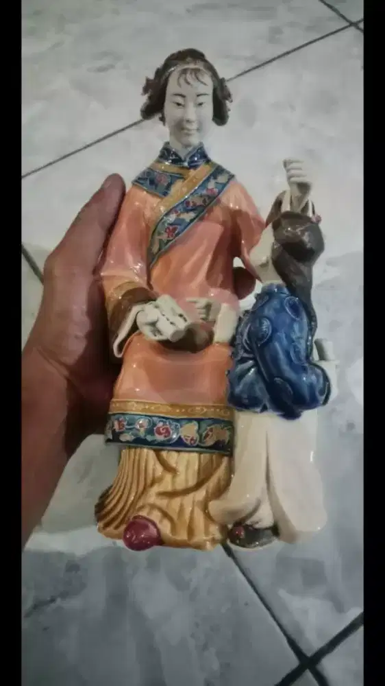 Patung keramik antik