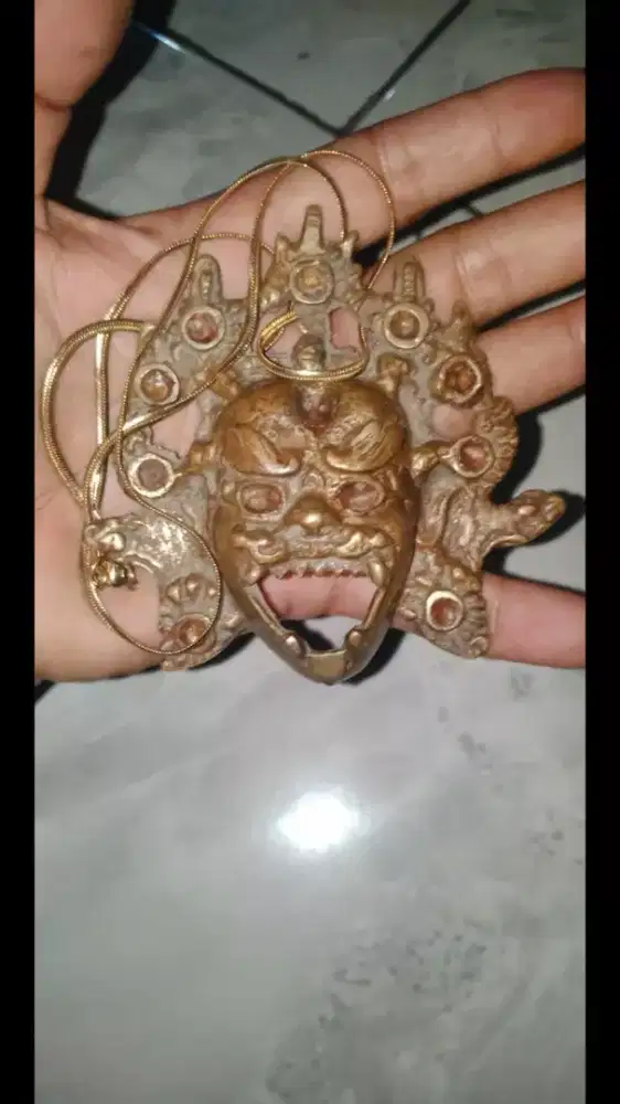 Kalung liontin logam