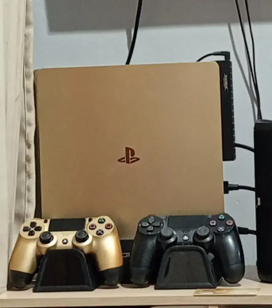 PS 4 Slim 1tb gold edition