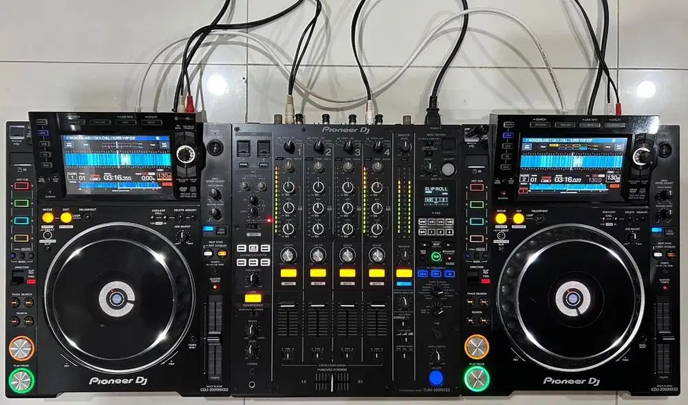 Alat DJ Pioneer CDJ 2000 NEXUS 2 (x2) + DJM 900 NEXUS2 Touchscreen Set
