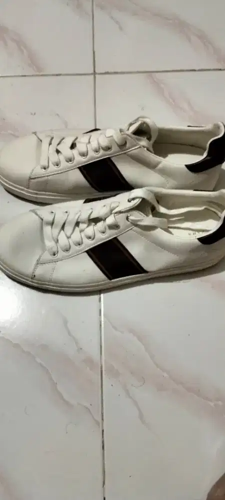 SEPATU MERK ZARA SIZE 45 KONDISI BARU JUAL MURAH