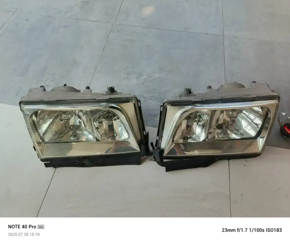 Headlamp Mercedes Benz w124 kondisi 90%